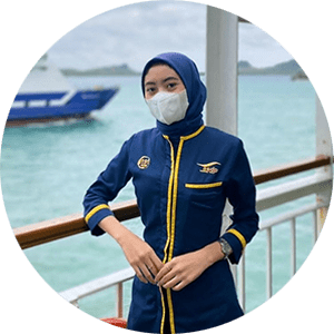 Galih Maniswati S, Pramugari Kapal PT ASDP Ferry Indonesia alumni sekolah Pramugari terbaik Trans Avia Solo.
