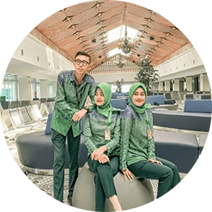 Ila Nungky Kusuma, Staf Pasasi Gapura Angkasa Solo alumni sekolah Staff Airlines terbaik Trans Avia Solo.
