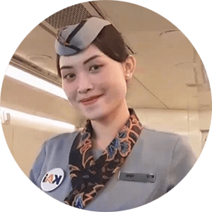 Yeni Nanda Kusuma, Pramugari kereta api alumni sekolah Pramugari terbaik Trans Avia Solo.