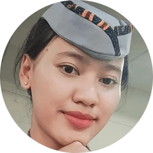 Julvie Lutfiana, Pramugari kereta api alumni sekolah Pramugari terbaik Trans Avia Solo.