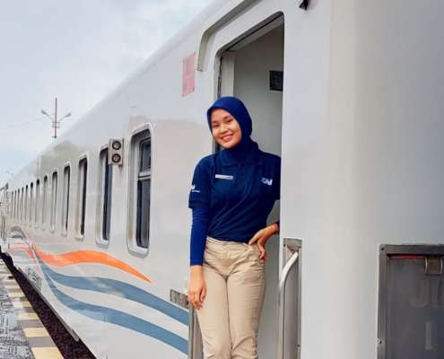 Armalia Safira P - Pramugari Kereta Api PT KAI Siswa Sekolah Pramugari Terbaik Trans Avia Solo