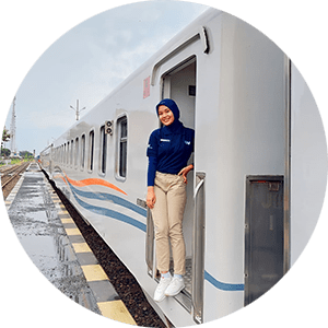 Armalia Safira P, Pramugari Kereta Api PT KAI Siswa Sekolah Pramugari Terbaik Trans Avia Solo