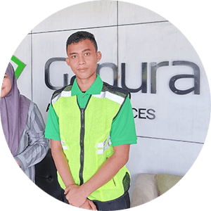 Junior Tambunan, Staf Haji PT Gapura Angkasa Siswa Sekolah Staff Airlines Terbaik Trans Avia Solo
