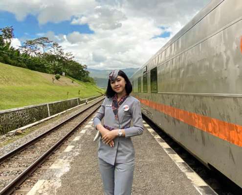Dyah Ayu Ratnasari - Pramugari Kereta Api KAI Alumni Trans Avia Solo